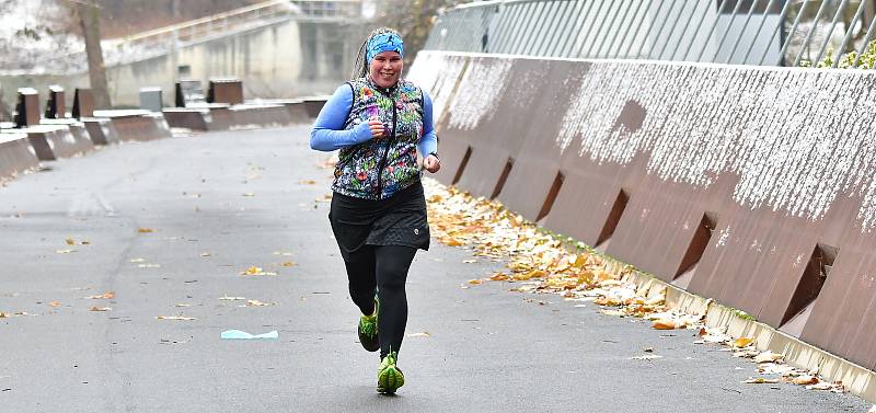 Čtvrtý díl z celkových dvaceti má za sebou 20. ročník Zimního běžeckého poháru Kadaň. Tentokrát přišla na řadu Rašovická lávka, kdy běžci museli zdolávat 13.340 metrů dlouhou trasu.