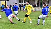 Fotbalisté Dalovic slavili vysokou výhru 6:0 nad Jáchymovem (modrém).