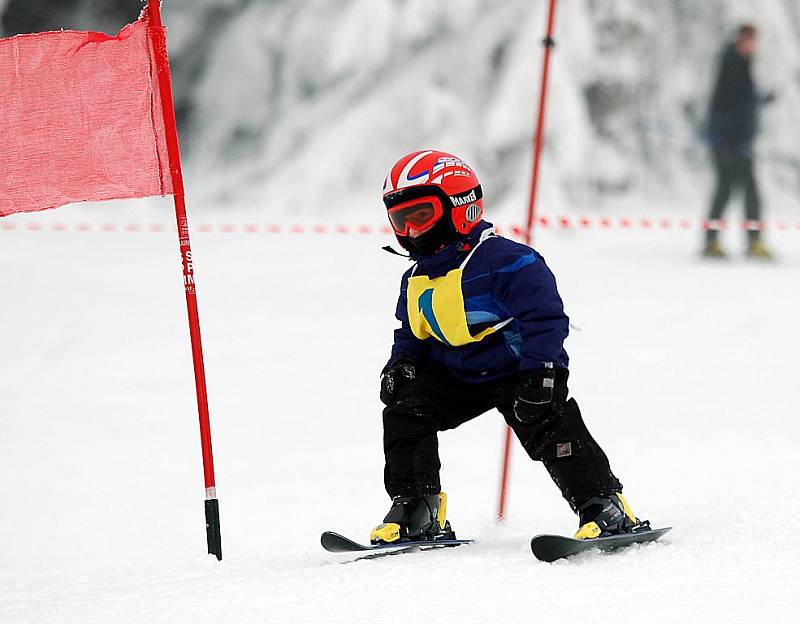 Kids Cup 2010. Na premiérovém Kids Cupu řádily lyžařské naděje. Obří slalom zvládli v miniareálu na Klínovci i ti nejmenší.