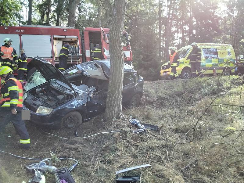 Hasiči z Karlovarského kraje zasahovali o prvním zářijovém víkendu u sedmi desítek událostí, z toho bylo devět požárů a čtrnáct dopravních nehod.