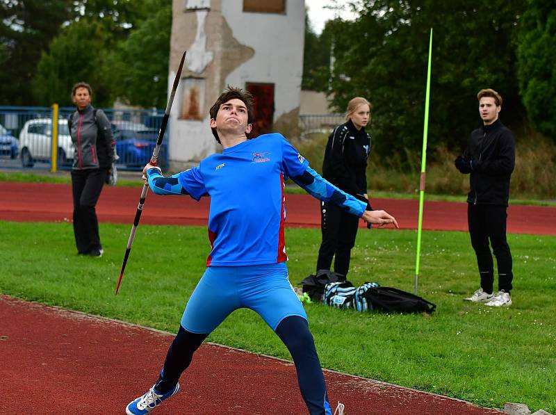 Karlovarské kontrolní závody uspořádal v týdnu na městském atletickém stadionu v lázeňském městě Triatlet Karlovy Vary.