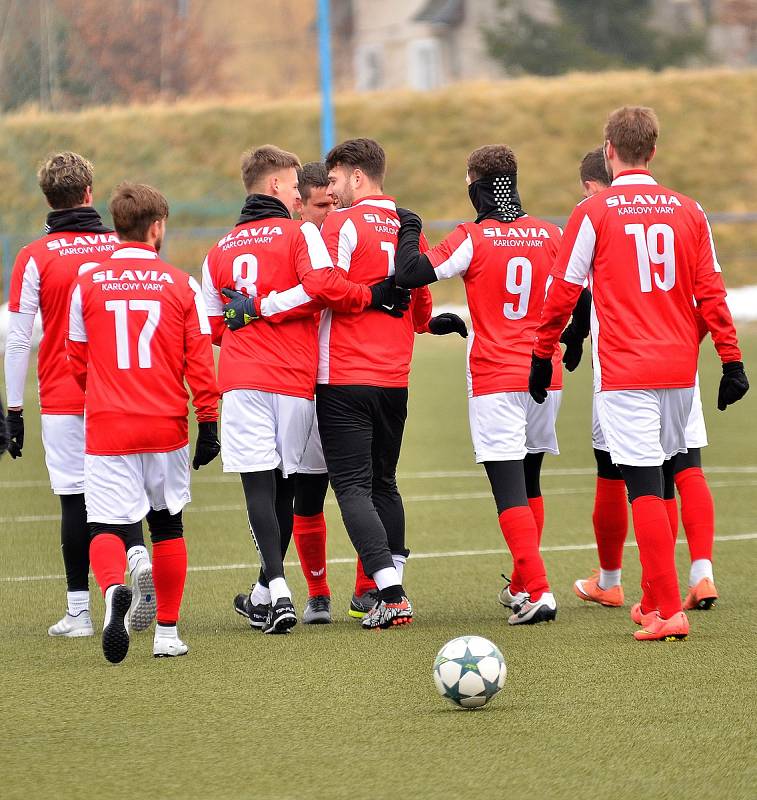 Krajské derby divizních týmů mezi Slavií Karlovy Vary a Mariánskými Lázněmi skončilo po nerozhodném výsledku 1:1 dělbou bodů.