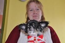 MAJITELKA SINDY MONIKA KNIRSCHOVÁ z Karlových Varů se rozhodla bojovat proti zvýšení poplatků ze psů. Sepsala i petici, kterou už podepsalo přibližně 60 lidí. 