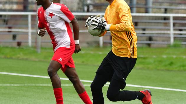 Slavia Karlovy Vary B - Vintířov 4:2 (2:2).