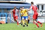 Karlovarská Slavia zakončila anglický týden na půdě Benešova prohrou 1:2.