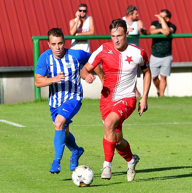 Karlovarská Slavia sice vedla v derby nad Ostrovem již 2:0, přesto nakonec uhrála pouze nerozhodný výsledek 2:2.