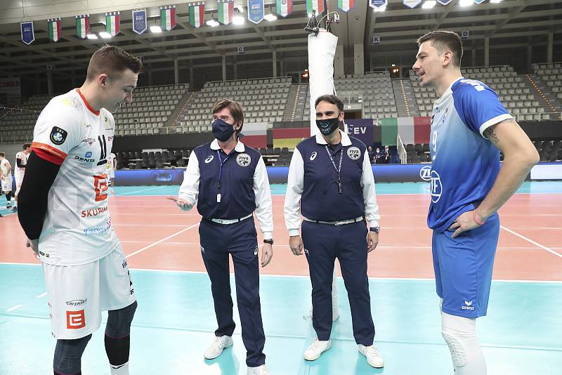 V úvodním duelu skupiny B v italském Trentu Karlovarsko nestačilo na německý velkoklub VfB Friedrichshafen, kterému podlehlo 1:3 na sety.