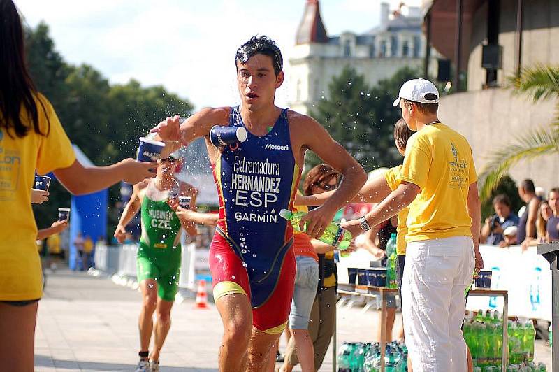 Čtvrtý díl Evropského poháru v olympijském triatlonu přilákal na trasu City Triathlonu 2010 v Karlových Varech několik tisícovek fanoušků