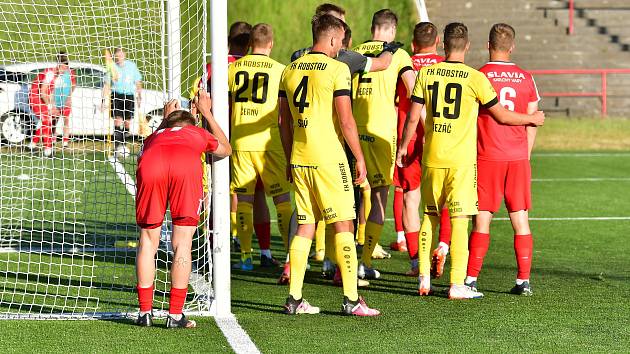 FC Slavia Karlovy Vary - FK ROBSTAV Přeštice 3:1 (1:1).