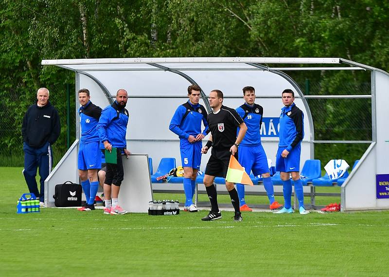 Královské Poříčí (v zeleném) odehrálo s Ostrovem velmi dobré utkání, i přesto nakonec prohrálo 0:2.