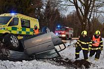 Zásahy hasičů na území Karlovarského kraje poté, co se tady přehnal vítr a sněžení.