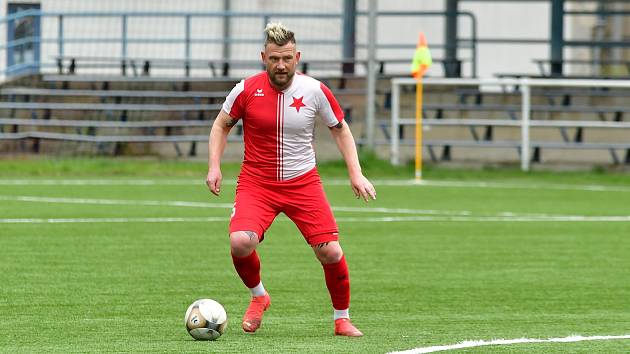 Slavia Karlovy Vary B - Vintířov 4:2 (2:2).