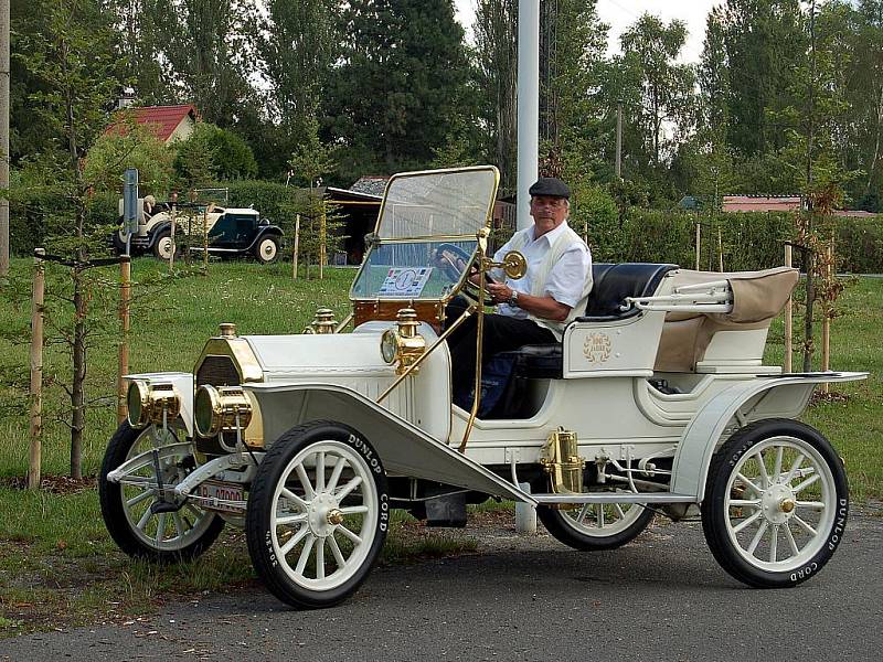 Jubilejní desátý ročník Karlovarské Veteran Rallye 2010.