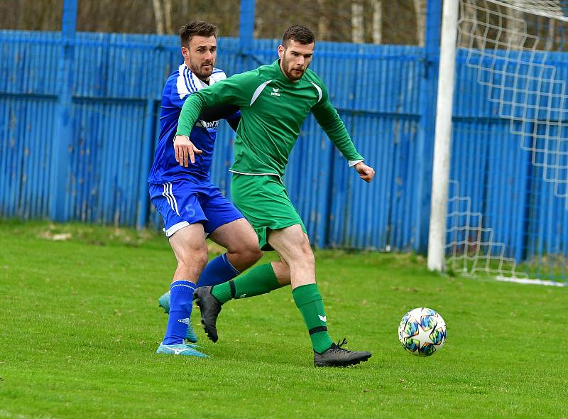 Březová (v zeleném) uspěla v dohrávce v Nejdku, vyhrála 3:1.