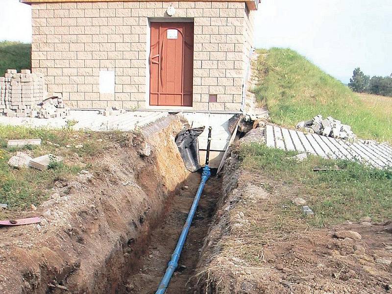 Výstavba přivaděče v Dražově pomůže zlepšit na jaře kvalitu pitné vody.