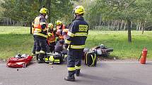 Požáry strojů, lesa i nehody aut a motorkářů. Hasiči zasahovali u 55 událostí