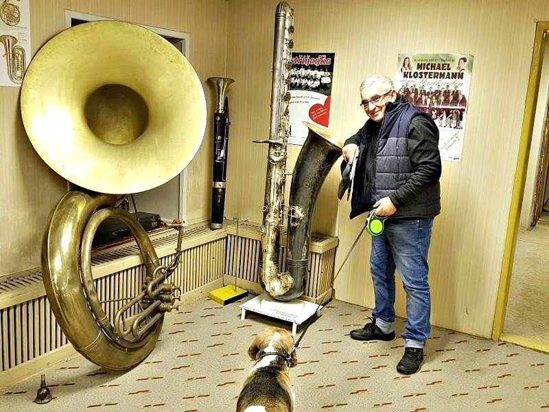 Svědci vypovídali u soudu o majiteli sbírky hudebních nástrojů z Kraslic