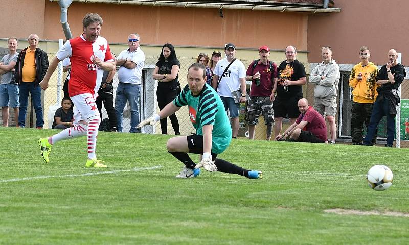 První derby pražských S, které se odehrálo v Sedleci v roce 2007, skončilo po výsledku 9:9 dělbou bodů, v tom druhém to dopadlo stejně, když se body po výsledku 6:6 dělily.