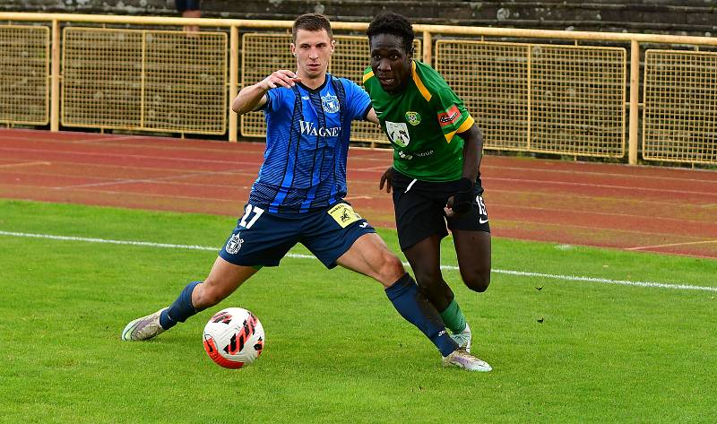 Fotbalisté Sokolova museli skousnout porážku 0:1 od Domažlic, kterou Chodům zařídil parádní trefou Jan zajíček.