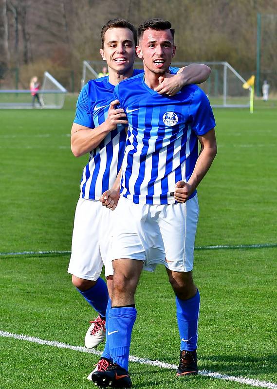 Fotbalisté Ostrova dosáhli proti Nymburku (v zeleném) na důležitou výhru 3:2.