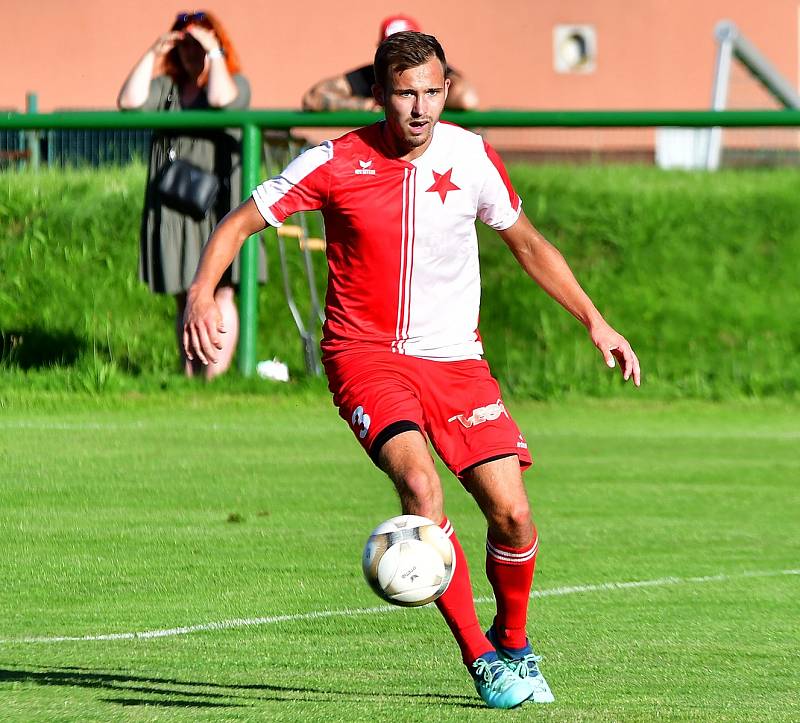 Karlovarská Slavia sice vedla v derby nad Ostrovem již 2:0, přesto nakonec uhrála pouze nerozhodný výsledek 2:2.