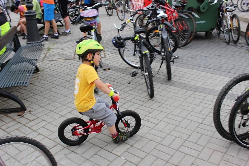 Karlovarský kraj a město Sokolov připravily pro všechny cyklisty a cykloturisty oslavu oblíbené cyklostezky podél řeky Ohře.