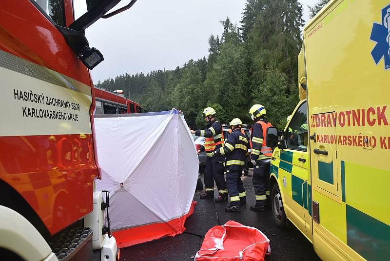 Tragická nehoda na silnici I/6 v úseku U Střelnice.