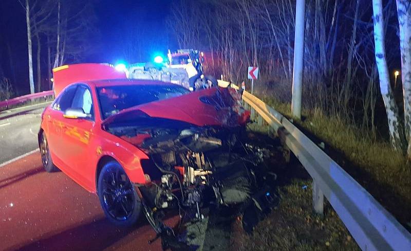 Tragická nehoda tří osobních aut mezi Bočí a Kláštercem nad Ohří.