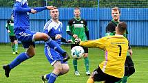 FK Nejdek (v modrém) slavil sté výročí duelem s karlovarskou Energií, remízou 8:8.