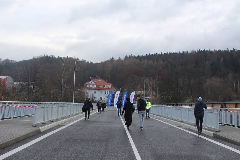 Řidiči si oddechnou, nový Dvorský most už je hotový.