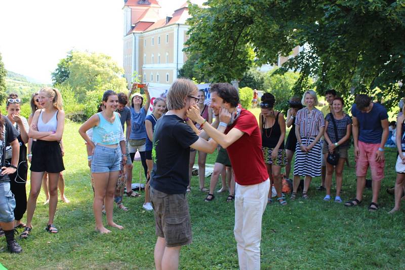 Multižánrový hudební festival Povaleč ve Valči.