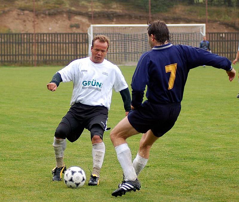 Pernink jako jediný tým okresního přeboru neztratil v podzimní části ani bod. Tentokrát porazil po bojovném výkonu šťastným gólem mužstvo Doubí 2:1.