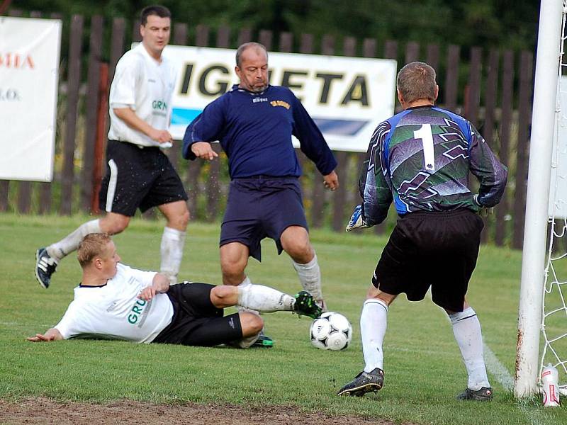 Pernink jako jediný tým okresního přeboru neztratil v podzimní části ani bod. Tentokrát porazil po bojovném výkonu šťastným gólem mužstvo Doubí 2:1.