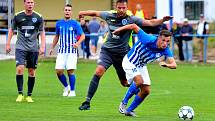 Cennou výhru 1:0 ukořistil před svými fanoušky ostrovský FK, který udolal v poměru 1:0 Mostecký FK (v šedém).