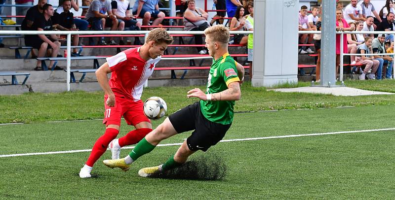 Karlovarská Slavia udělala za jarní částí Fortuna ČFL vítěznou tečku, když v derby porazila Baník Sokolov 5:1.