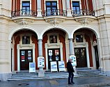 Karlovarské městské divadlo je po částečné rekonstrukci zase o něco hezčí.