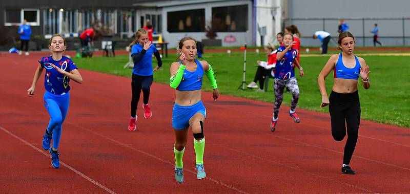 Karlovarské kontrolní závody uspořádal v týdnu na městském atletickém stadionu v lázeňském městě Triatlet Karlovy Vary.