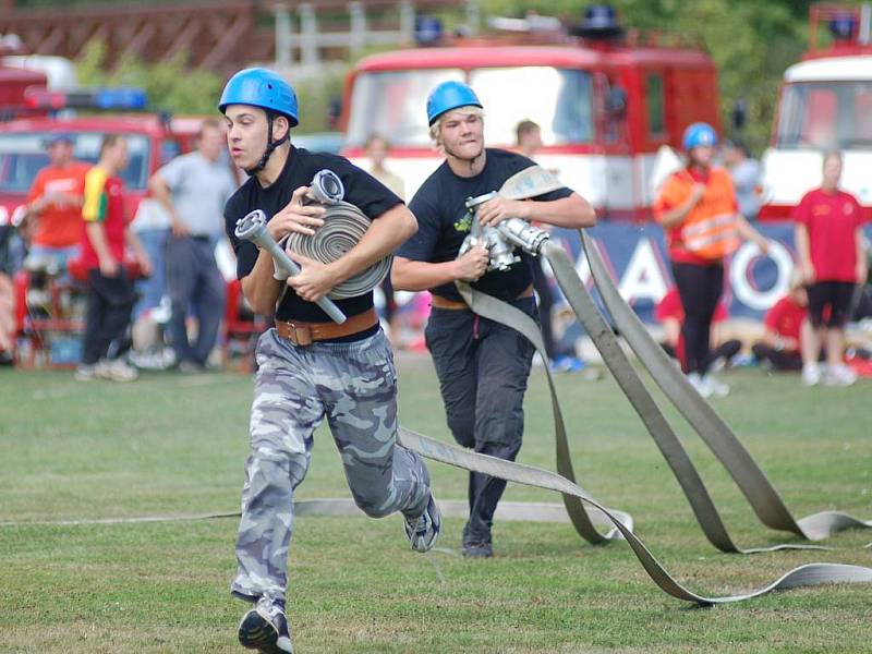 Radošov: Krajská liga sboru dobrovolných hasičů v požárním útoku.