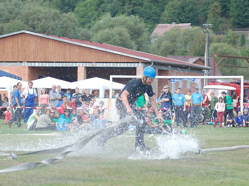 Radošov: Krajská liga sboru dobrovolných hasičů v požárním útoku.