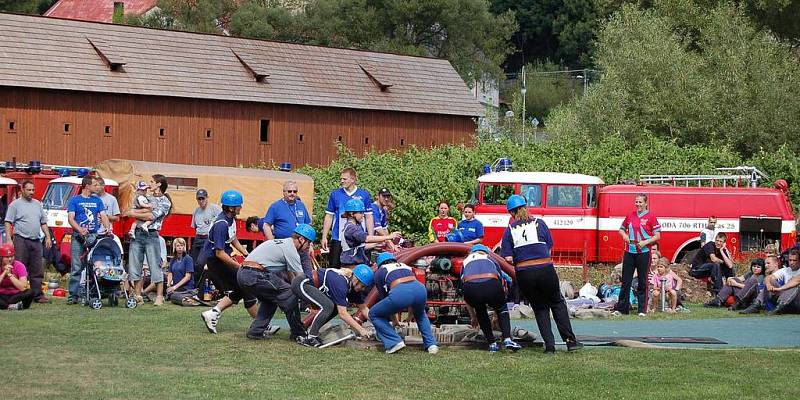 Radošov: Krajská liga sboru dobrovolných hasičů v požárním útoku.