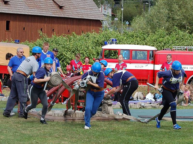 Radošov: Krajská liga sboru dobrovolných hasičů v požárním útoku.