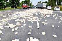 Místo nehody nákladního automobilu u Andělské Hory. Foto HZS