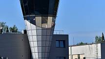 Velkou premiéru si odbylo během víkendu letiště v Karlových Varech, když turisty vystřídali běžci, kteří se poprvé v historii letiště mohli proběhnout po letištní dráze.