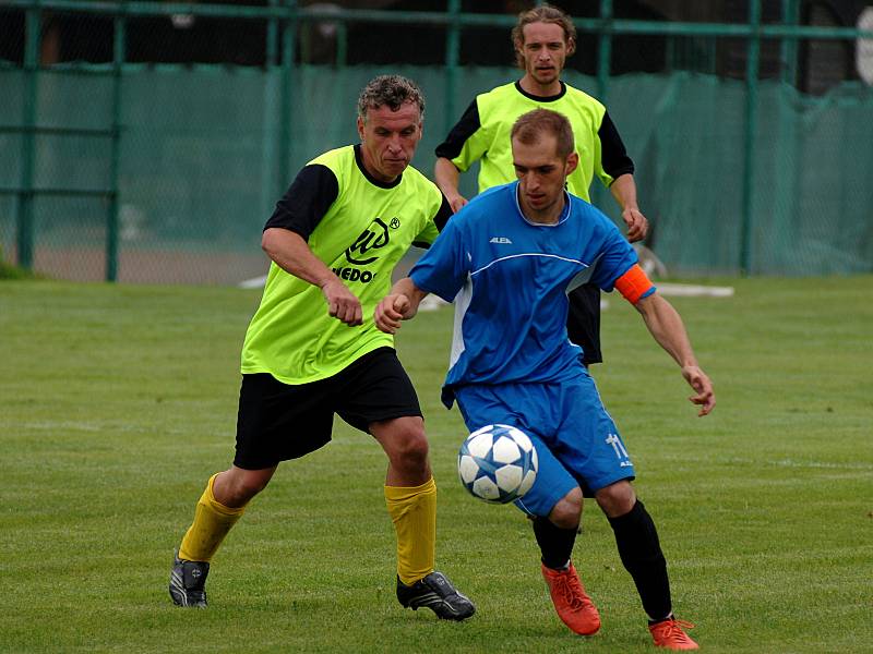 Luby (v modrém) vyhrály na hřišti Sokola Teplá 3:0.