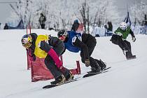 Z finále Mistrovství světa juniorů ve snowboardcrossu.