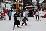 Tradiční maškarní rej na lyžích se v sobotu uskutečnil v lyžařském areálu Velflink v Perninku.