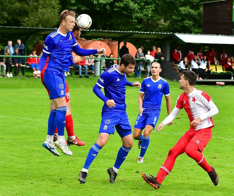 Slavia doma neuspěla, tři body bral na dvorském stadionu Vyšehrad. který vyhrál 3:0.