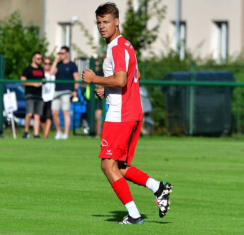 Karlovarská Slavia sice vedla v derby nad Ostrovem již 2:0, přesto nakonec uhrála pouze nerozhodný výsledek 2:2.