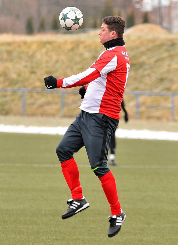 Krajské derby divizních týmů mezi Slavií Karlovy Vary a Mariánskými Lázněmi skončilo po nerozhodném výsledku 1:1 dělbou bodů.