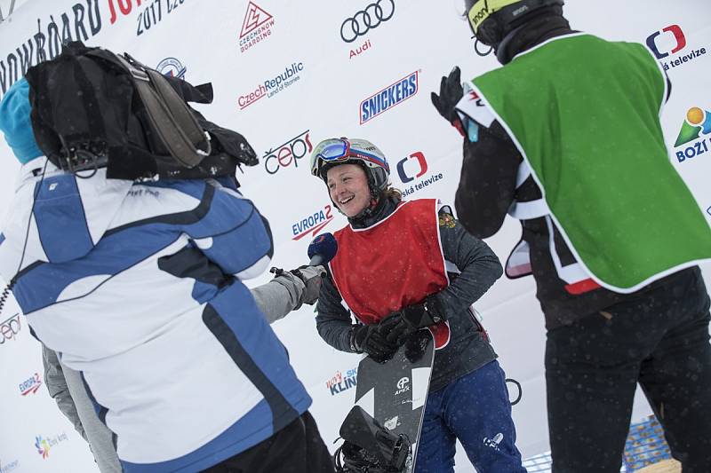 Z finále Mistrovství světa juniorů ve snowboardcrossu.